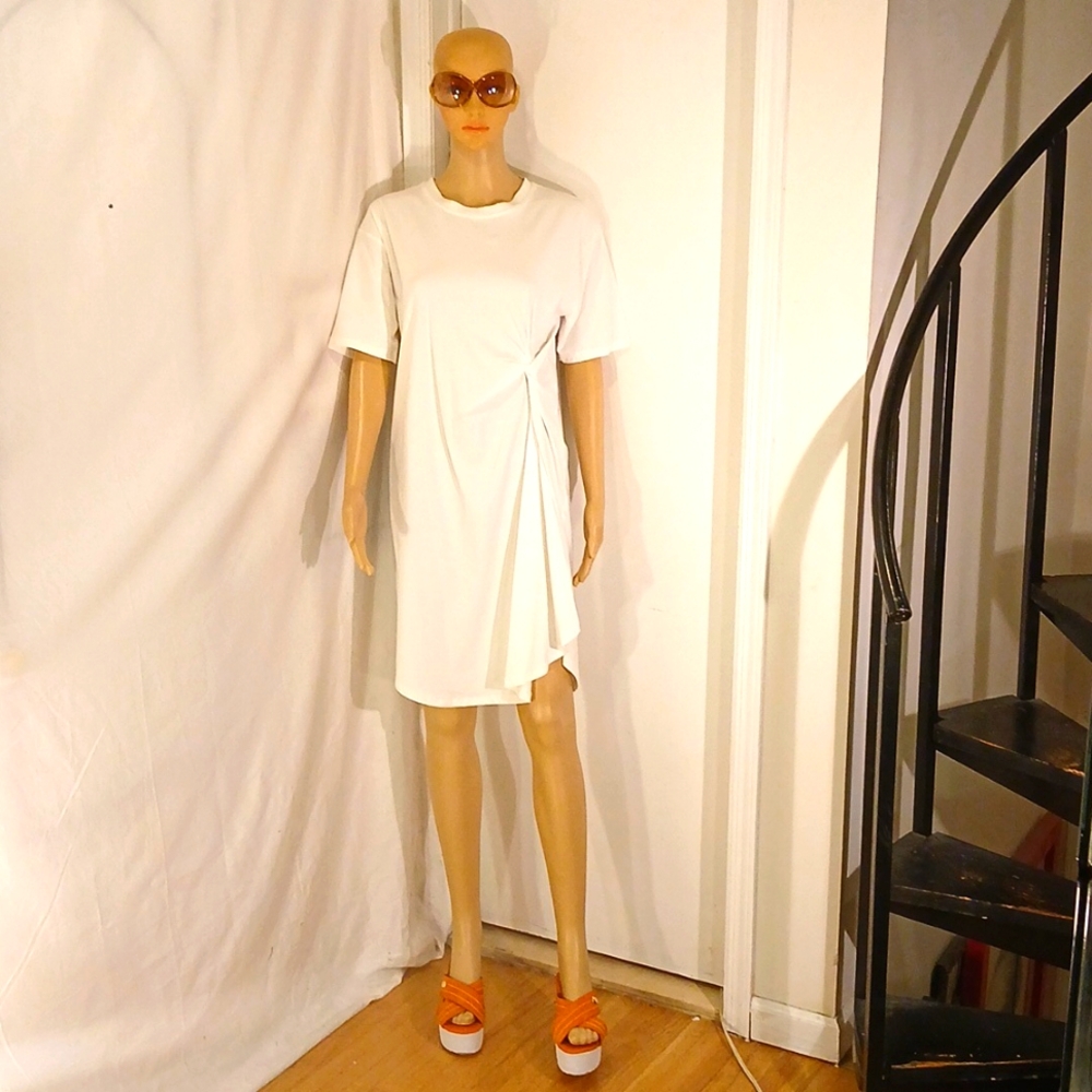 🔥 NWT Laura Kent White  T Crewneck Dress .